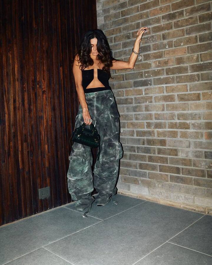 शिबानी सोशल मीडियाच्या माध्यमातून तिच्या चाहत्यांशी सतत जोडलेली असते आणि दररोज तिचे नवीन फोटो व्हिडिओ शेअर करत असते.(photo:shibanidandekar/ig)