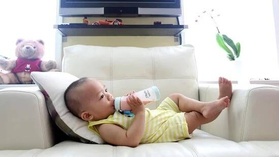 குழந்தைகளுக்கு சாக்லெட் கொடுக்கலாமா? : மருத்துவர்கள் பரிந்துரைப்பது என்ன?