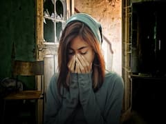 కోరిక తీర్చు, లేదంటే నగ్న చిత్రాలు బయటపెడతా - టీవీ యాంకర్ ను వేధిస్తున్న యువకుడు!