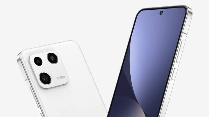 Xiaomi 13 Series : चीनी कम्पनी शाओमी 2023 के जनवरी माह में Xiaomi 13 Series को पेश कर सकती है. खबरों के मुताबिक, सीरीज में दो मॉडल्स (Xiaomi 13 और Xiaomi 13 Pro) को पेश किया जाना है. स्मार्टफोन Snapdragon 8 Gen 2 चिपसेट और गिम्बल स्टैबलाइजेशन के साथ आएगा. इसमें क्वाड रियर कैमरा सेटअप मिल सकता है.
