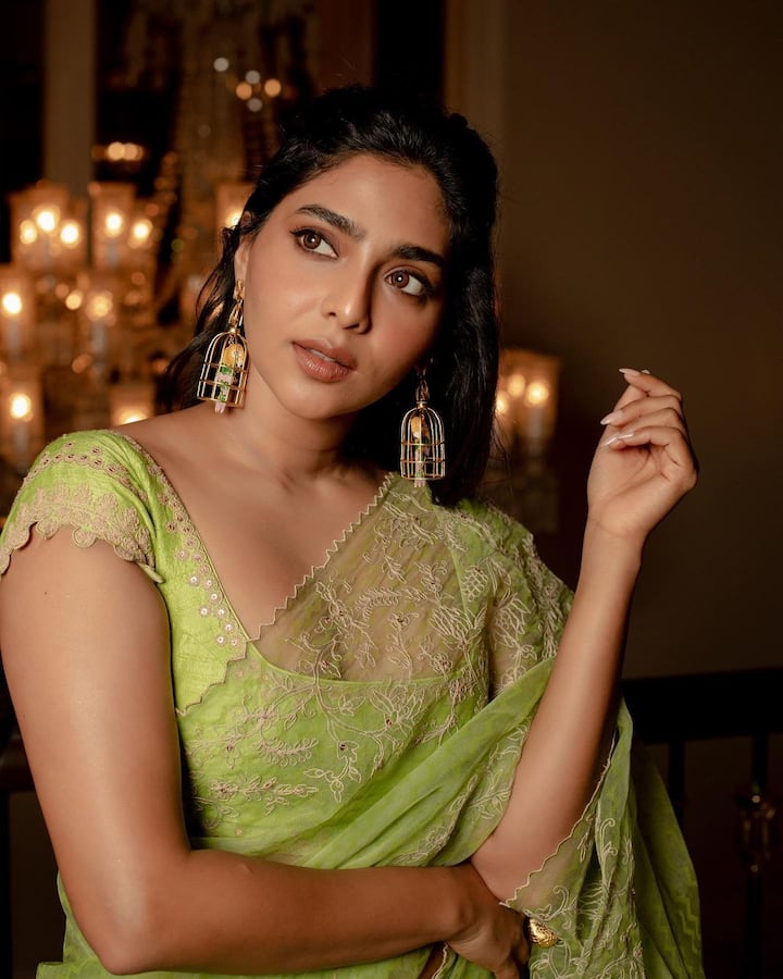 మంచి స్క్రిప్ట్ సెలెక్షన్, నటనతో తన ప్రతిభను కనబరుస్తున్న ఐశ్వర్య మొదటగా తెలుగులో సత్యదేవ్ తో కలిసి 'గాడ్సే' సినిమాలో నటించారు. Image credit: Aishwarya Lekshmi/Instagram