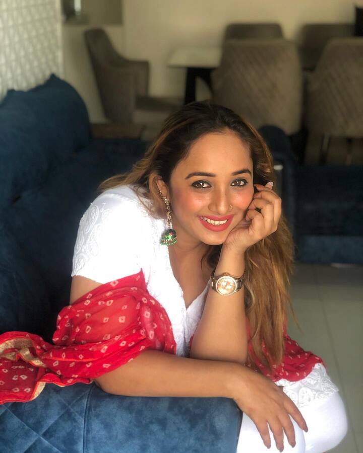 रानी चटर्जी की तब की तस्वीर और अब की तस्वीरों में जमीन आसमान का फर्क देखने को मिलता है.