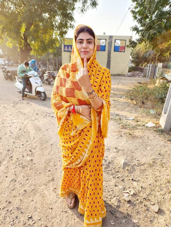 প্রথমবার ভোটে দাঁড়িয়েই ক্রিকেটার জাডেজার স্ত্রীর বিরাট জয়