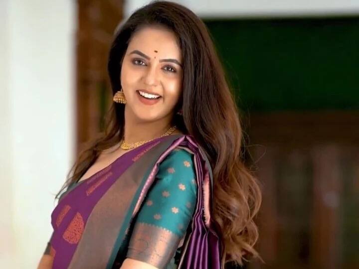 உன் பேரை சொல்லி அழைக்குது...