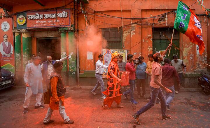 भाजपच्या विजयानंतर कार्यकर्त्यांनी एकच जल्लोष केला.