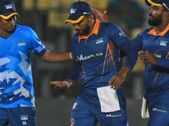 Watch Video: ஸ்ரீலங்கா ப்ரீமியர் தொடரில் கேட்ச் பிடிக்கச்சென்று 4 பற்களை இழந்த சர்வதேச வீரர்... வைரலாகும் வீடியோ..