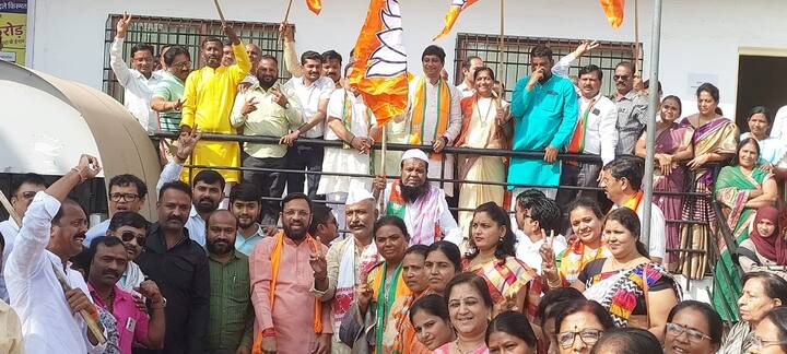 गुजरात विधानसभा निवडणुकीत भाजपला दीडशेहून अधिक जागा मिळत असल्याचे चित्र स्पष्ट होत आहे.