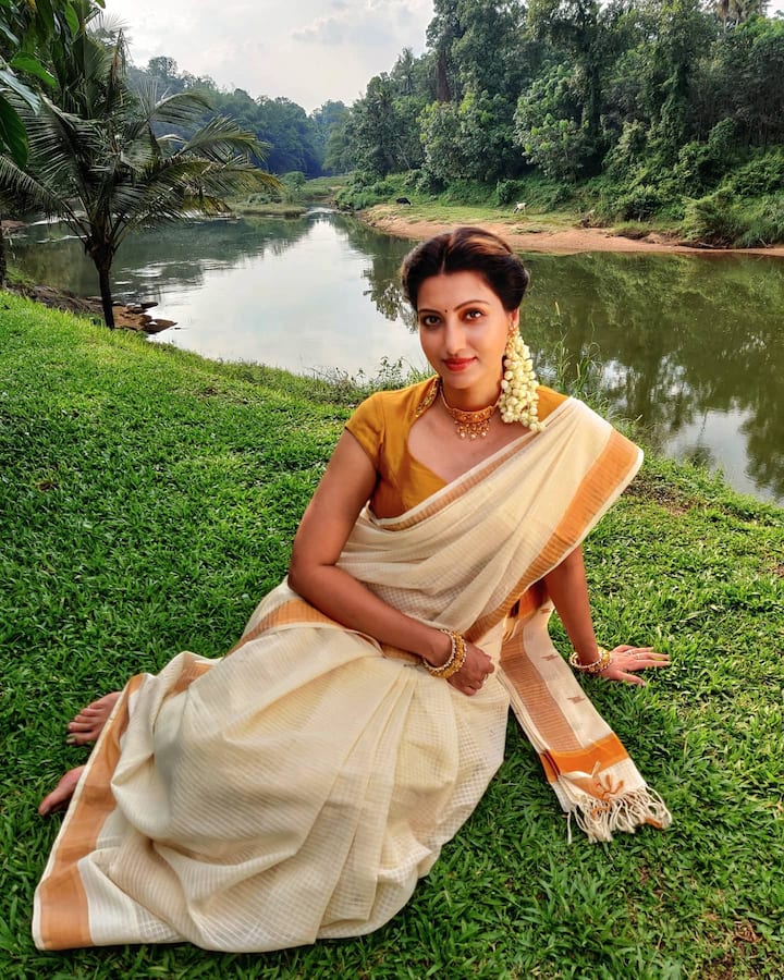 పవన్ కల్యాణ్ తో ‘అత్తారింటికి దారేది’ చిత్రంలో అదిరిపోయే స్టెప్పులు వేసి ఆకట్టుకుంది. Photo Credit: Hamsa Nandini/Instagram