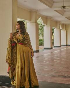 ఐశ్వర్య లక్ష్మీ అదిరేటి ఫొటోలు - ఆ లుక్‌లోనే ఉంది ఐశ్వర్యమంతా!