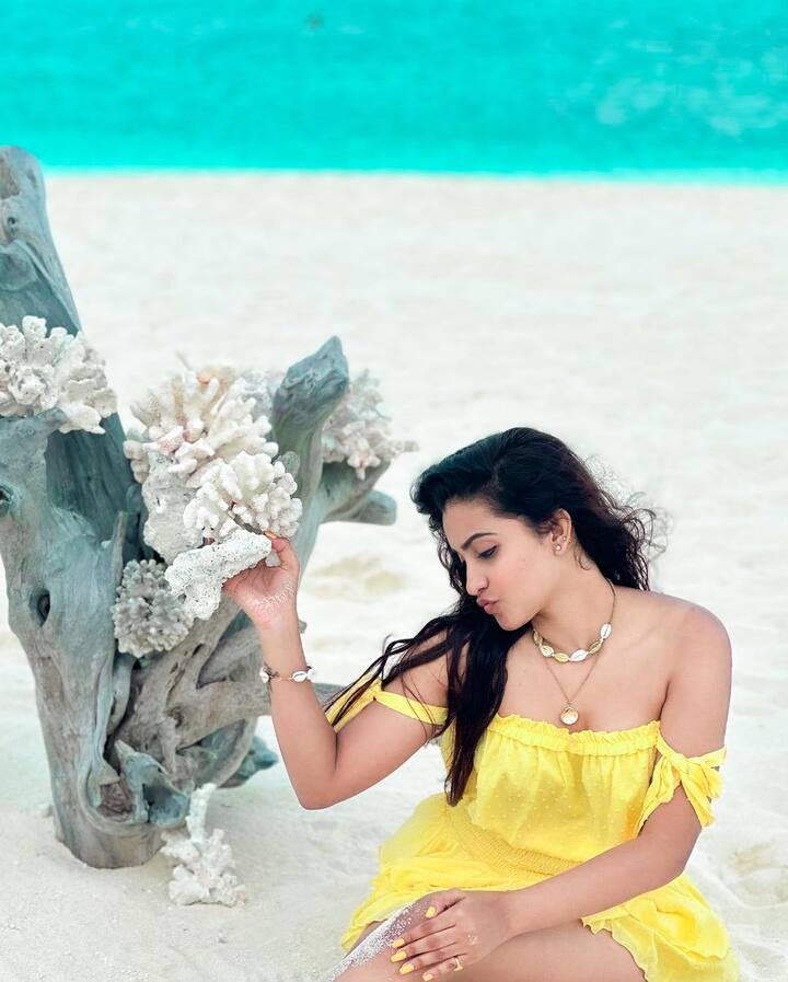 యాంకర్ గా బుల్లితెరపై రానిస్తోంది.Photo Credit@Deepika Pilli/instagram