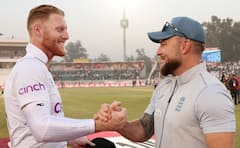 পাকিস্তানে ইংরেজ ক্রিকেটারদের হোটেলের কাছে গুলির শব্দ, গ্রেফতার ৪