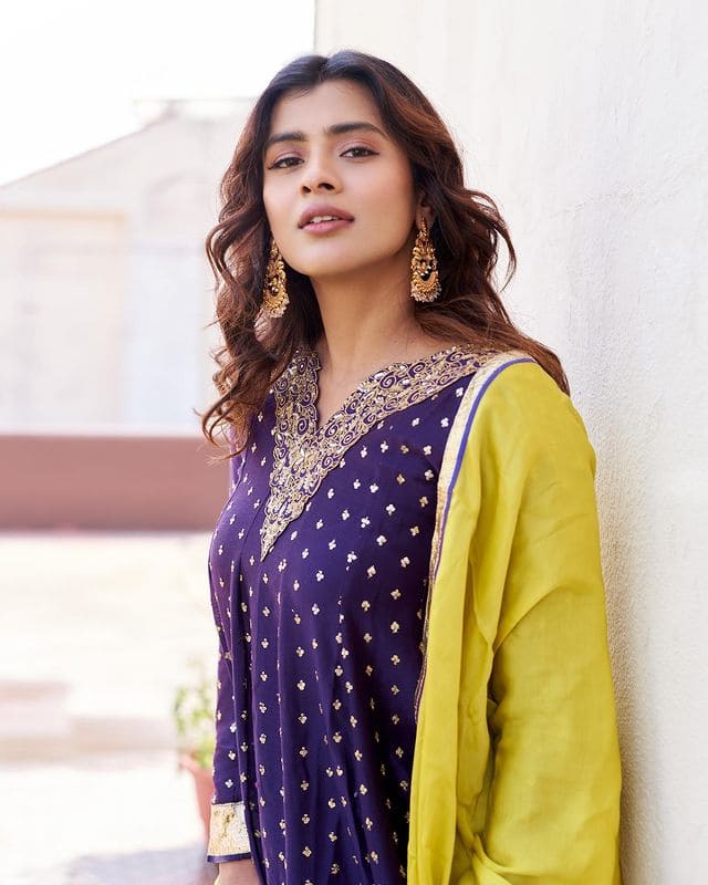 హెబ్బా.. నిఖిల్తో కలిసి నటించిన 'ఎక్కడికి పోతావ్ చిన్నవాడ' సినిమా మంచి కమర్షియల్ సక్సెస్ను సాధించింది. - Image Credit: Hebah Patel/Instagram