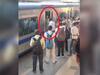Video Viral : महिलेला ट्रेनमध्ये जागा मिळाली नाही, मग जे काही घडलं, नेटकरी आश्चर्यचकित; व्हिडीओ व्हायरल