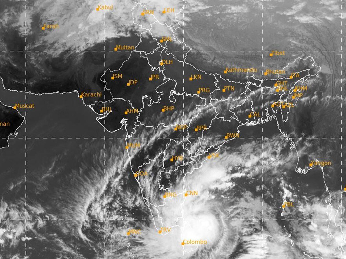 Cyclone Mandous: புயல் எங்கு உள்ளது?, எப்பொழுது கரையை கடக்கும்?, எங்கு ரெட், ஆரஞ்சு, மஞ்சள் அலர்ட்,? எங்கு விடுமுறை உள்ளிட்ட தகவல்கள்...