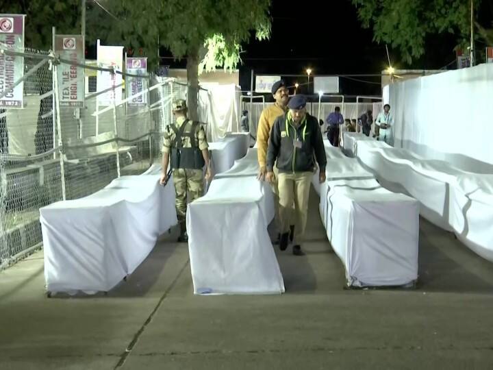 गुजरात में इस साल 66.31 फीसदी मतदान दर्ज किया गया, जो 2017 के विधानसभा चुनावों में पड़े 71.28 प्रतिशत वोटों से कम है. वहीं, हिमाचल में 76.44 प्रतिशत मतदाताओं ने वोट डाले थे.