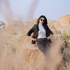 బ్లాక్ అండ్ బ్లాక్ స్టైలిష్ లుక్ లో జబర్దస్త్ వర్ష, ఫోటోలు చూశారా ?