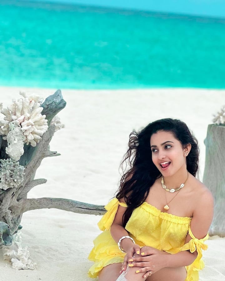 సోషల్ మీడియాలో ఫాలోయింగ్ పెరగడంతో టీవీ రంగంలో అవకాశాలు.Photo Credit@Deepika Pilli/instagram