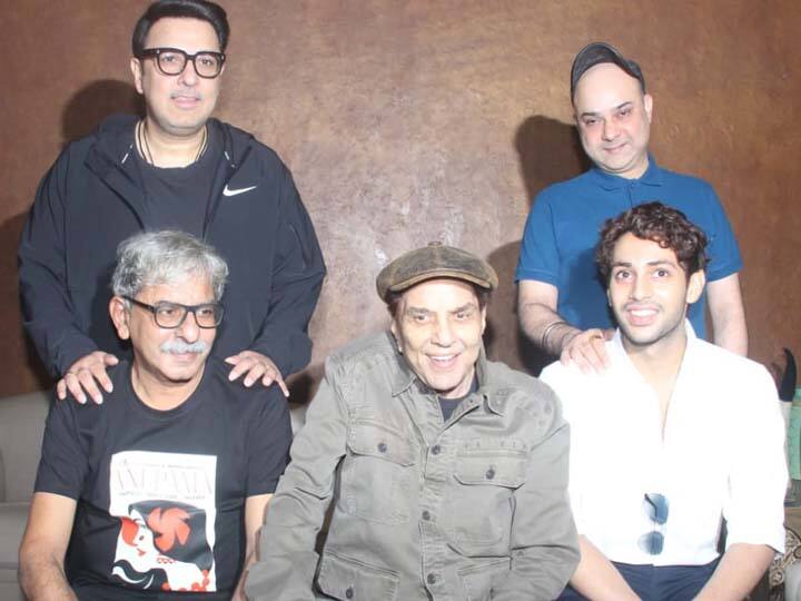 Amitabh Bachchan grandson Agastya Nanda debut with Dharmendra in Sriram Raghavan Ikkis Agastya Nanda Debut: इस फिल्म से बॉलीवुड में डेब्यू करने जा रहे अमिताभ बच्चन के नाती अगस्त्य, धर्मेंद्र के साथ शेयर करेंगे स्क्रीन