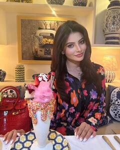 స్టన్నింగ్ లుక్స్ తో మతిపోగొడుతున్న ‘వాల్తేరు వీరయ్య’ బ్యూటీ