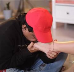 कौन हैं Ashu Reddy? क्यों एक्ट्रेस के पैर चूमते नजर आए Ram Gopal Varma... यहां जानें क्या है पूरा मामला