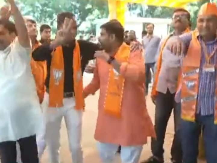 BJP workers enjoying and celebrating majority mark of the party to form the government post elections. (Source: ABP News)