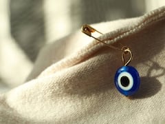 kajal ka tika: काजल का टीका क्या सही में नजर से बचाता है, या सिर्फ ये है आपका वहम?