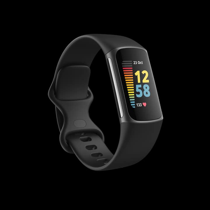 Fitbit Charge 5 : इसे इस साल अगस्त में पेश किया गया था. यह एक एडवांस्ड फिटनेस ट्रैकर है. इस फिटनेस ट्रैकर में OLED डिस्प्ले, स्लीप ट्रैकिंग, हार्ट-रेट और ब्लड-ऑक्सीजन मॉनिटर करने की सुविधा मिलती है. इसके अलावा ट्रैकर में बिल्ट-इन GPS का सपोर्ट दिया गया है. कीमत की बात करें, तो इसकी कीमत 12,221 रुपये है.