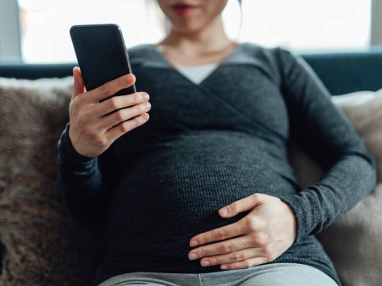 Pregnant Canadian Woman Asks Netizens For Help As Indian In-Laws Demand iPhones Pregnant Canadian Woman Asks Netizens For Help As Indian In-Laws Demand iPhones