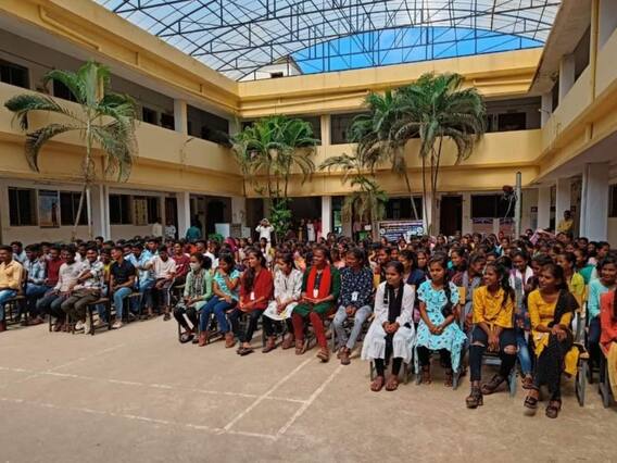 Chhattisgarh: इस नक्सलगढ़ को पहली बार मिलेगी कॉलेज की सौगात, 5 दशक बाद गांव में ही उच्च शिक्षा ले सकेंगे छात्र Chhattisgarh: इस नक्सलगढ़ को पहली बार मिलेगी कॉलेज की सौगात, 5 दशक बाद गांव में ही उच्च शिक्षा ले सकेंगे छात्र