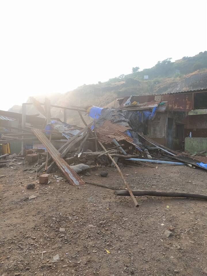 विशाळगडावरील अतिक्रमण काढण्यासंदर्भात सोमवारी मंत्रालयात बैठक घेतली जाणार आहे.