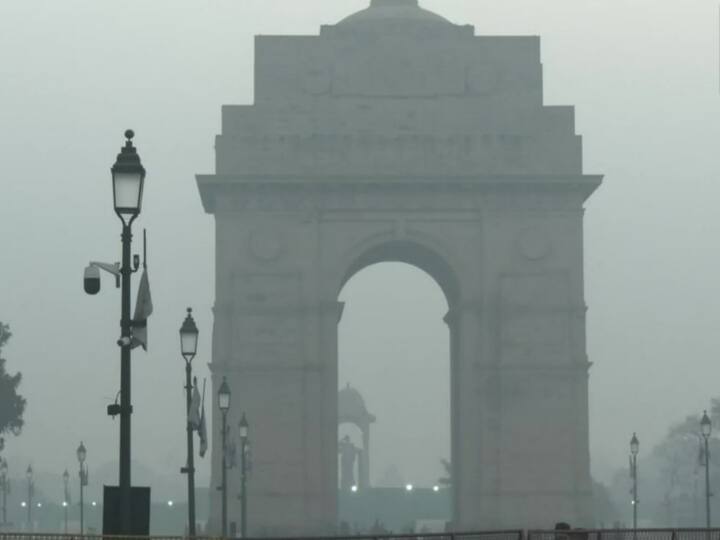 Delhi NCR Weather and Pollution Update Air Pollution Reduce and Cold Increase in Delhi Noida Gurugram Delhi-NCR Weather and Pollution Update: दिल्ली-एनसीआर में वायु प्रदूषण में मामूली सुधार, ठंड बढ़ी, जानें- आज कैसा रहेगा मौसम?