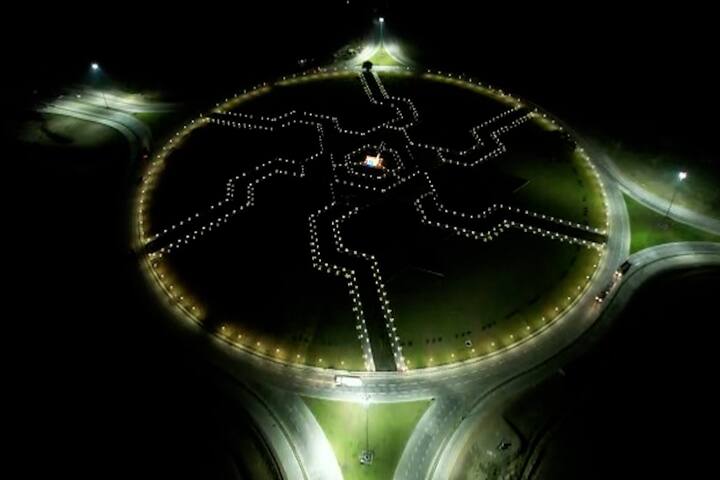 या चौकाला समृद्धी महामार्गाची रांगोळी असे म्हटले गेले होते.