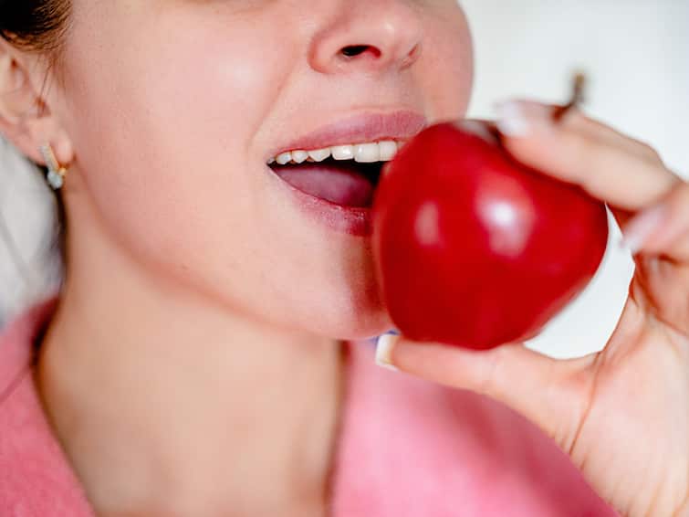 Why Should We Eat Apples In Winter Season? What Are Their Health