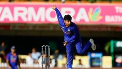 ওয়ান ডে সিরিজ থেকে ছিটকে গেলেন ত্রয়ী, বদলে ডাক পেলেন কুলদীপ যাদব