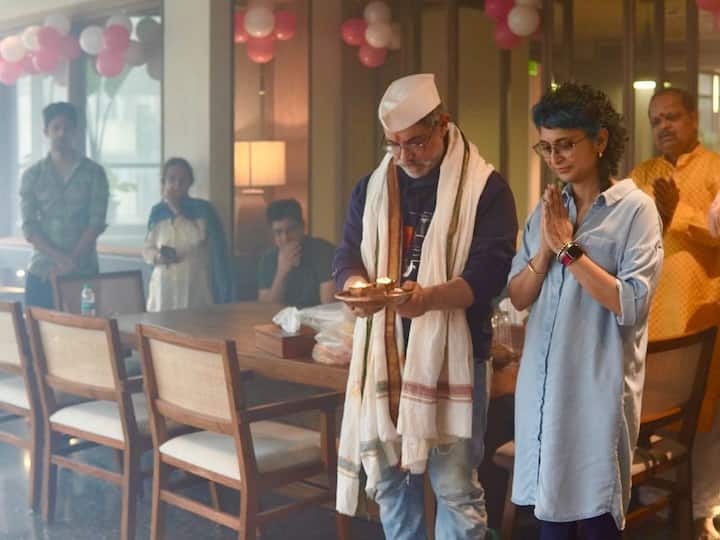 आमिर आणि किरण यांच्यासोबतच आमिर खान प्रोडक्शन्सच्या स्टाफ मेंबर्सनं देखील या पूजेला हजेरी लावली. (Aamir Khan/Advait Chandan instagram)