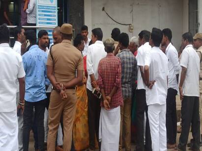 Relatives of Ariyalur alleging that the farmer died in police attack TNN அரியலூரில் போலீசார் தாக்கியதில் விவசாயி இறந்ததாக உறவினர்கள் போராட்டம்