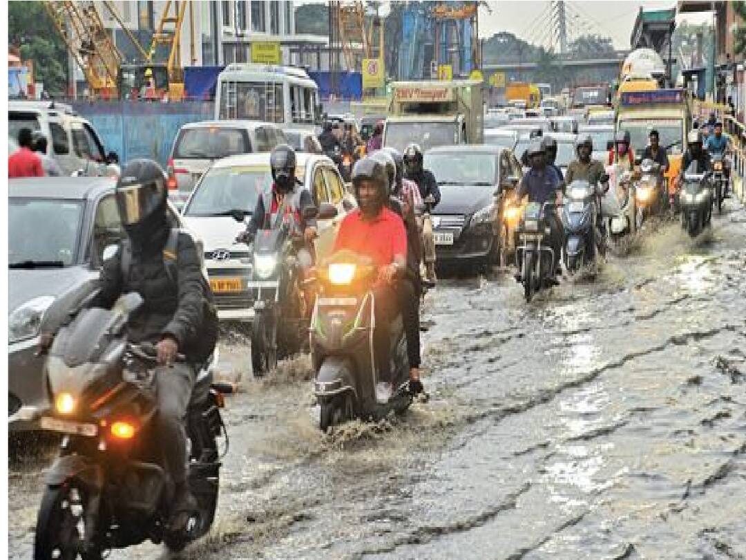 Cyclone Mandous: “அநாவசியமாக வெளியே வராதீங்க... மீறினால்...” - போக்குவரத்து காவல் துறை எச்சரிக்கை! mandous cyclone people have requested not to travel outside apart from necessary things traffic police issued advice Cyclone Mandous: “அநாவசியமாக வெளியே வராதீங்க... மீறினால்...” - போக்குவரத்து காவல் துறை எச்சரிக்கை!
