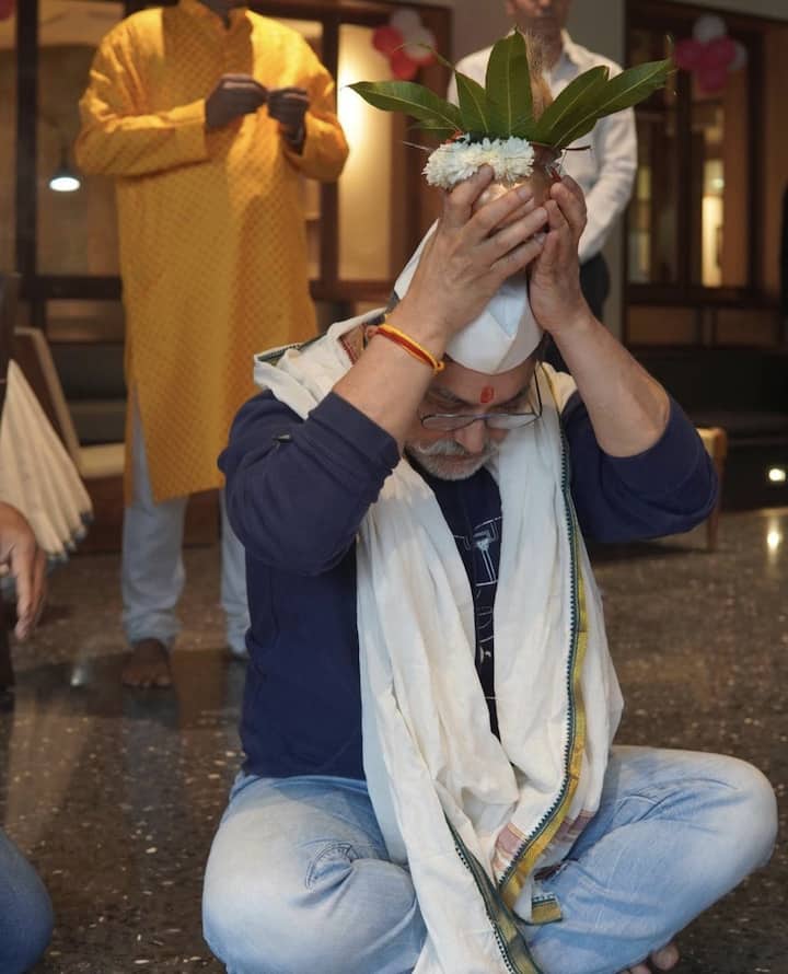 The actor was dressed traditionally for the occasion in a blue kurta and denim pants. He was also wearing a white Nehru cap.