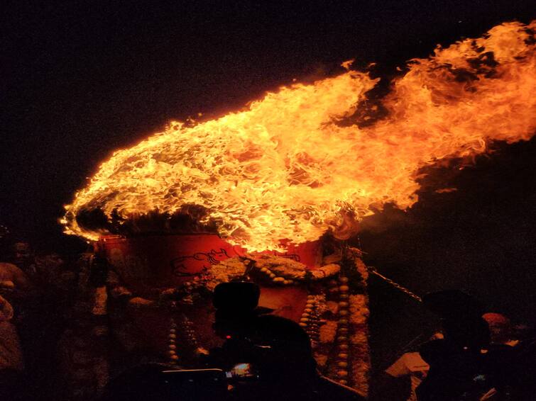 Karthigai Deepam Festival 2022 Maha Deepam keeps on burning even in the storm of Cyclone Mandous TNN Maha Deepam: மாண்டஸ் புயலிலும் அணையாமல் சுடர் விட்டு எரியும் திருண்ணாமலை மகாதீபம்..!