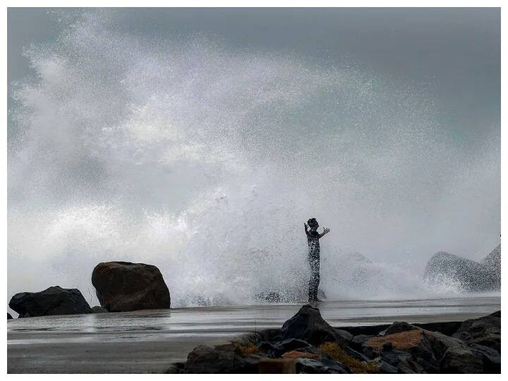 cyclone mandous tamilnadu puducherry Andhra Pradesh red alert weather updates rainfall thunderstorm Cyclone Mandous: ਚੱਕਰਵਾਤੀ ਤੂਫਾਨ 'ਮੰਡੂਸ' ਨੂੰ ਲੈ ਕੇ ਅਲਰਟ, ਅਗਲੇ 3 ਘੰਟਿਆਂ 'ਚ ਤਾਮਿਲਨਾਡੂ ਦੇ ਕਈ ਜ਼ਿਲਿਆਂ 'ਚ ਮੀਂਹ ਦੀ ਸੰਭਾਵਨਾ, ਸਕੂਲ-ਕਾਲਜ ਬੰਦ