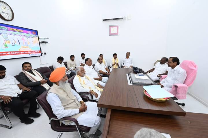 బీఆర్ఎస్ ఆవిర్భావం అనంతరం పలువురి నేతలతో సీఎం కేసీఆర్ సమావేశం