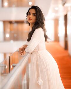 Jasmin Bhasin की जिंदगी में आया एक नन्हा सदस्य, तस्वीरें शेयर कर एक्ट्रेस ने बताया क्यूट नेम