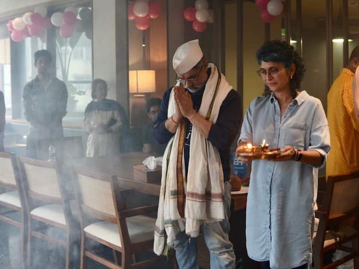 He was joined by his ex-wife Kiran Rao for the aarti. They prayed with joined hands.