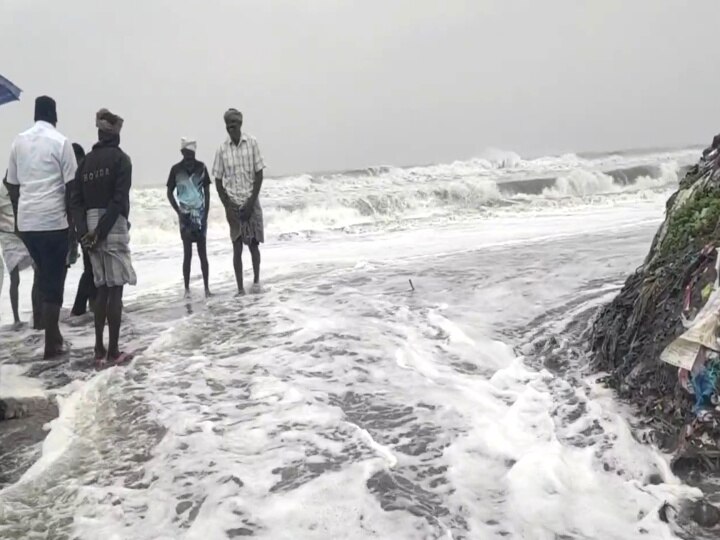 Cyclone Mandous: மயிலாடுதுறையில் மாண்டஸ் புயலால் வீடுகளுக்குள் புகுந்த கடல் நீர்