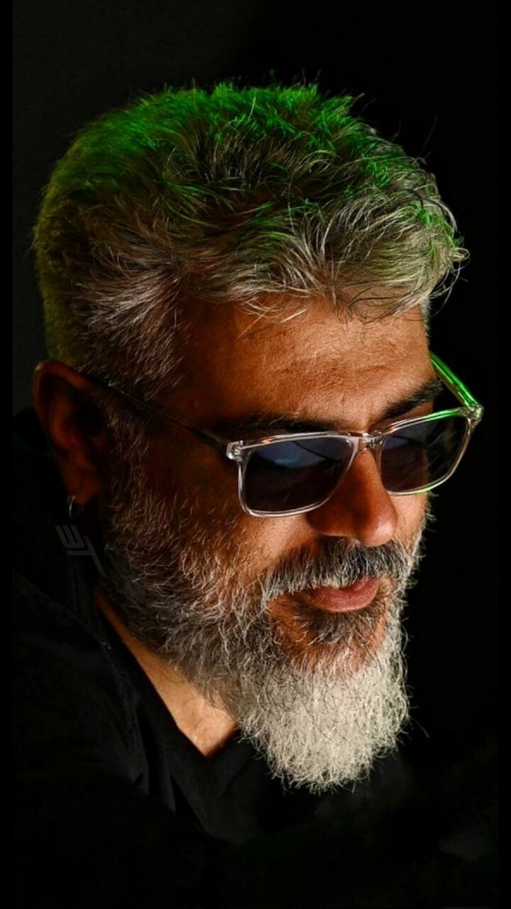 இப்படத்தில் முதல் பாடல் “சில்லா சில்லா” என அறிவிக்கப்பட்டிருந்தது