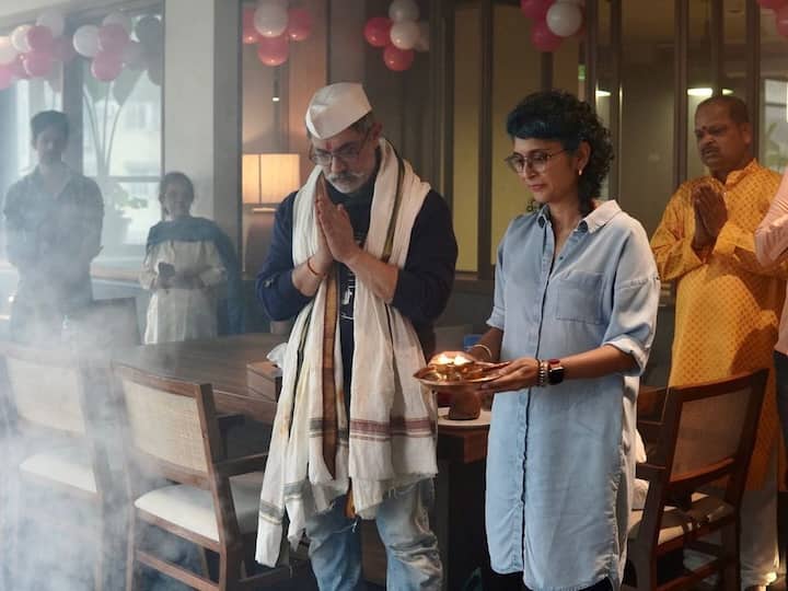 यावेळी आमिर खान आणि त्याची एक्स वाईफ किरण राव  यांनी आरती देखील केली.(Aamir Khan/Advait Chandan instagram)