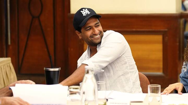 विक्की कौशल का नाम उन चुनिंदा एक्टर में शुमार है, जिन्होंने अपने दम पर फिल्मी दुनिया में खास पहचान बनाई है. इस बीच आइए जानते हैं कि विक्की कौशल ने अब तक अपने फिल्मी करियर में कितनी फिल्मी की हैं, जिनमें कितने हिट हैं और कितनी फ्लॉप.