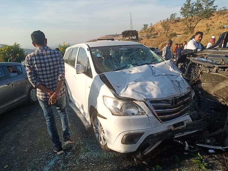 Nashik Accident News five people death at mohadari ghat accident latest marathi maharashtra news Nashik Accident: सिन्नरच्या मोहदरी घाटात तीन वाहनांचा भयंकर अपघात! पाच महाविद्यालयीन विद्यार्थ्यांचा मृत्यू