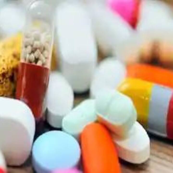যদি নিয়মিত কোনও ওষুধ খান, তবে রক্তদানের আগে আপনার মেডিক্যাল হিস্ট্রি চিকিৎসককে জানান।