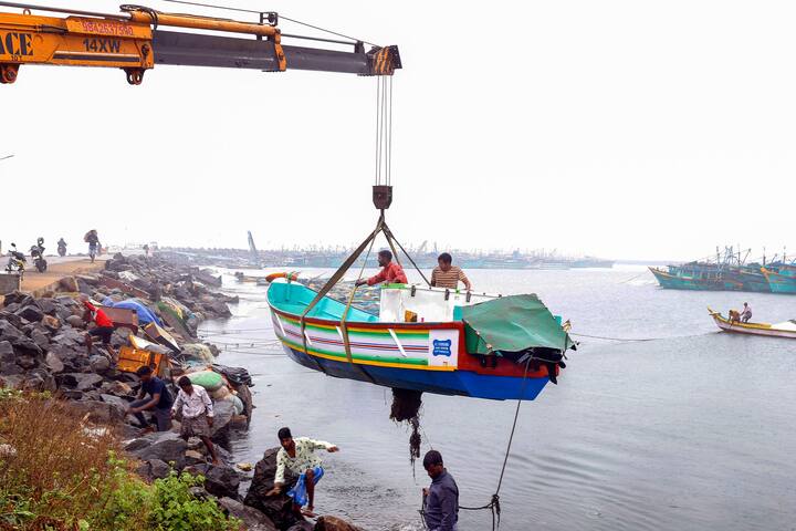 प्रशासन सतर्क झालं असून पावसाचा धोका पाहता तेथे NDRF आणि SDRF च्या 400 जवानांचा समावेश असलेल्या 12 टीम तैनात करण्यात आल्या आहेत.